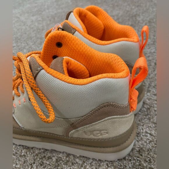 UGG Women’s Highland Hi Heritage Boots Size 9 (S/N 1112281)/ Sneakers - Picture 2 of 5